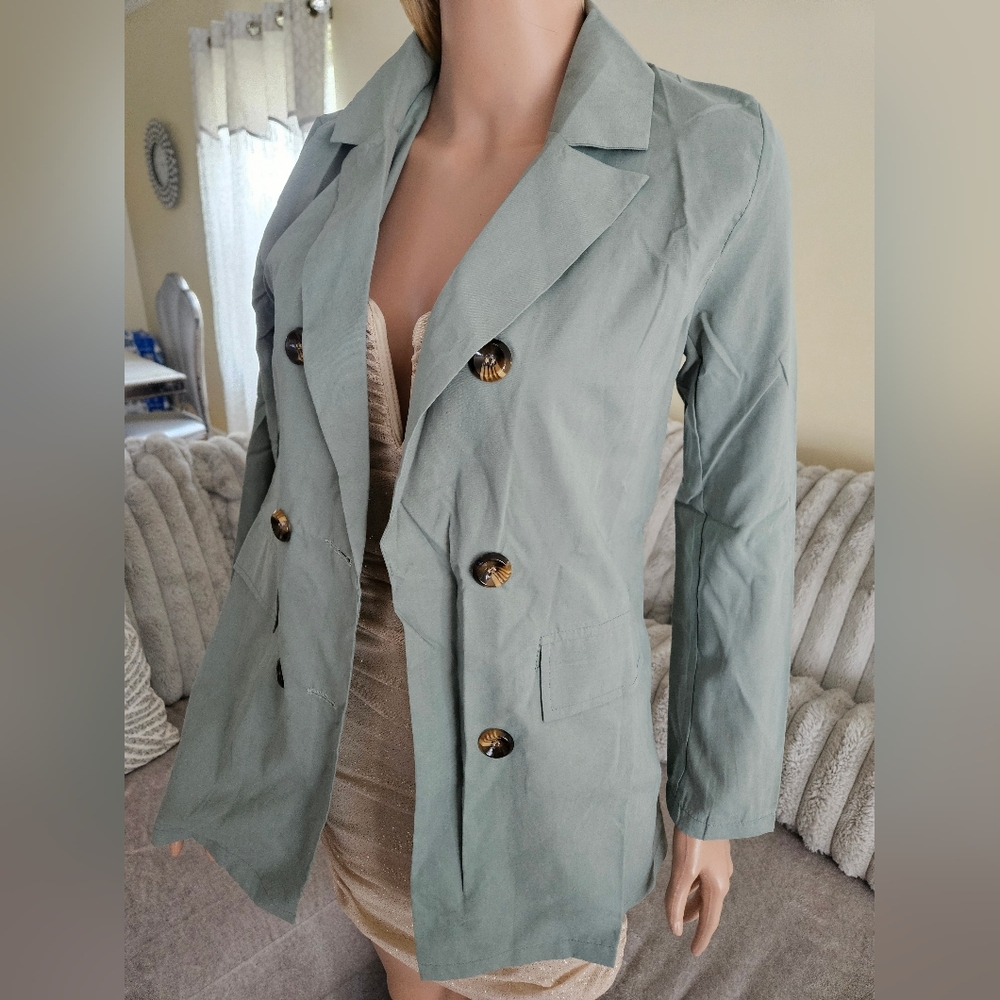 green jacket - Picture 2 of 6